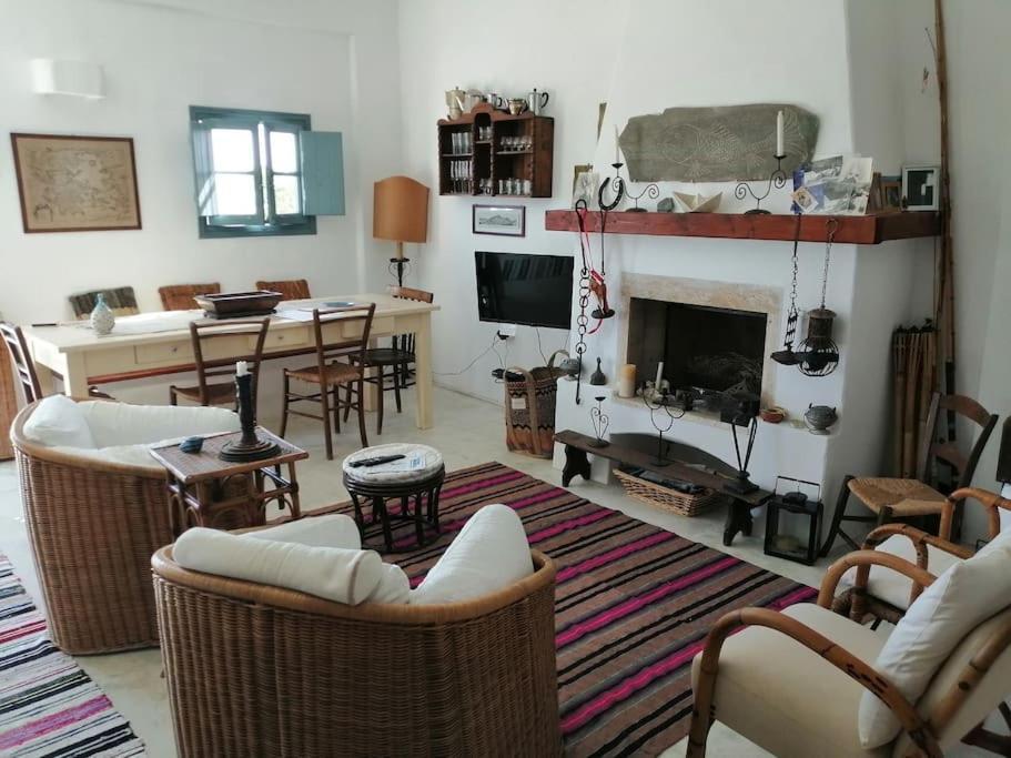 Casa Dei Melograni At Vourlidia Leros Vromolithos Exterior foto
